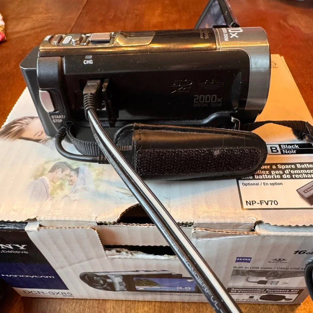Sony Camcorder TESTED Black DCR-SX85 Handycam 70x Zoom 16GB Carl Zeiss Lens